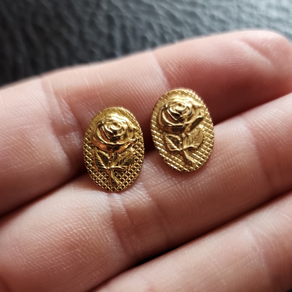 VTG Gold Rose Stud Earrings - Picture 3 of 7